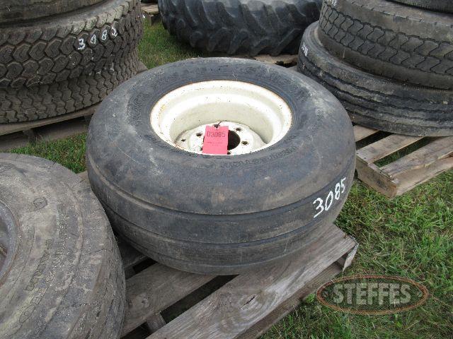 31-13-5-15 tire on 6-bolt rim_0.JPG